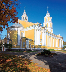 Panevėžio katedra rudenį